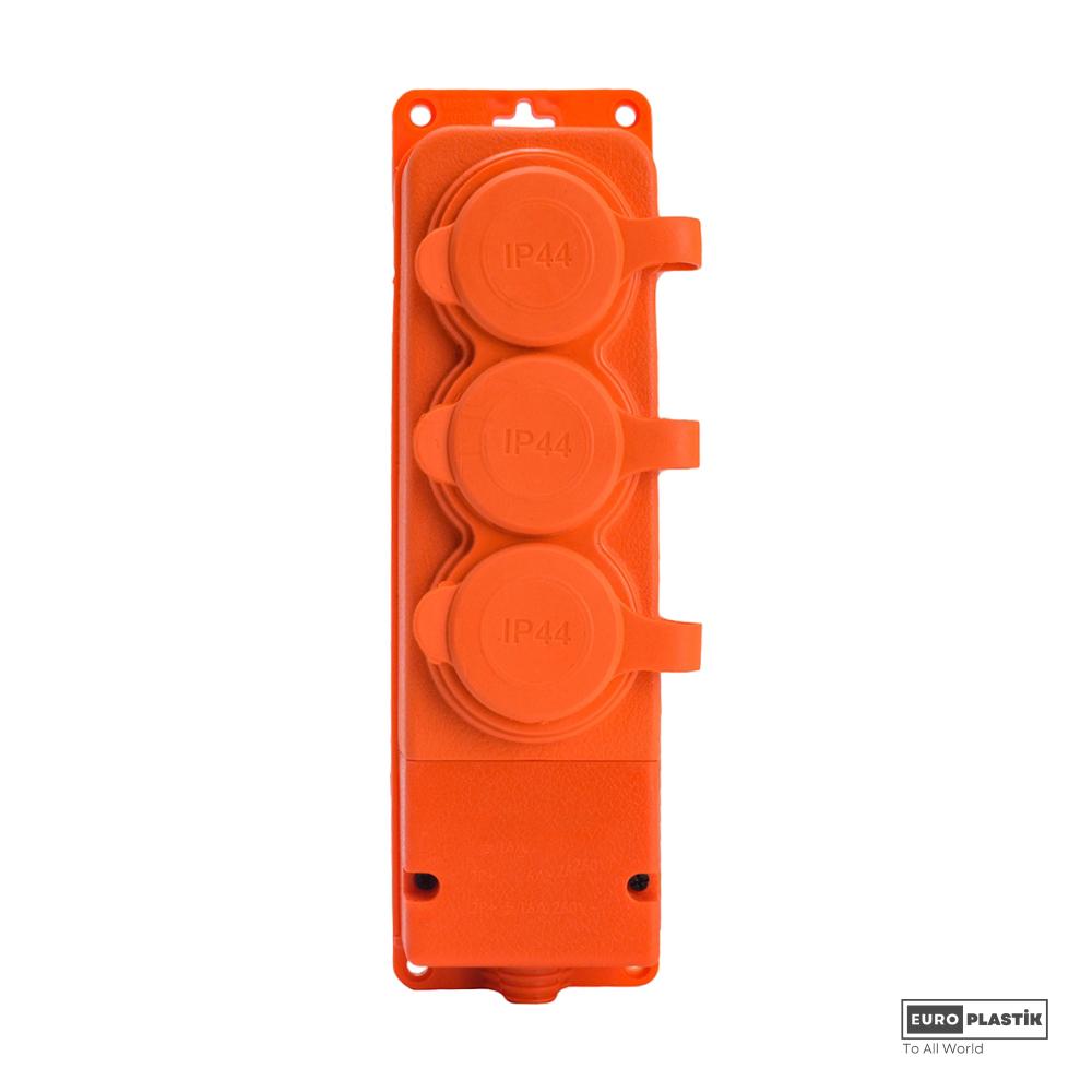 1x16A Monophase Earthed 3 Gangs Socket